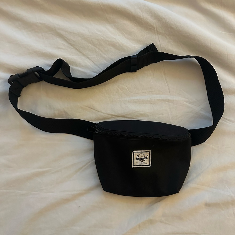 Herschel Fourteen Hip Pack in Black